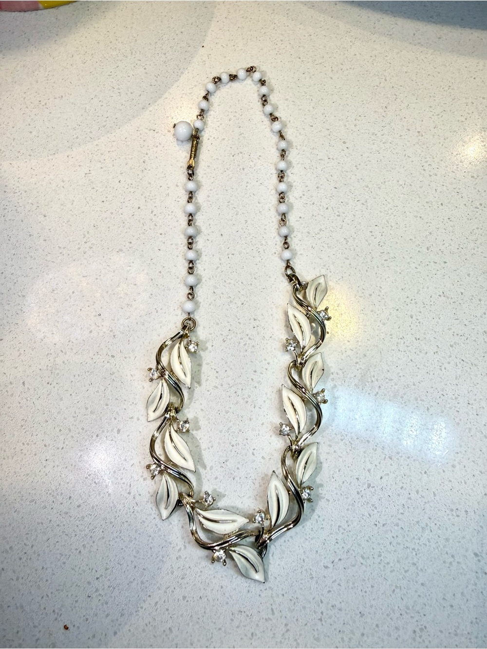 Vintage LISNER White Enamel Milk Glass Bead Leaf And Flower Choker Necklace